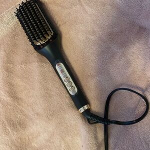 This is a hair straightener brush that has not been used at all.